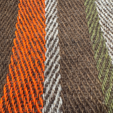 Load image into Gallery viewer, Pabbi ullartrefill - handofinn úr íslenskri ull
