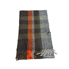 Load image into Gallery viewer, Torfi ullartrefill - handofinn úr íslenskri ull
