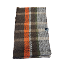 Load image into Gallery viewer, Gestur ullartrefill - handofinn úr íslenskri ull
