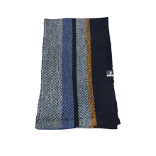 Load image into Gallery viewer, Haukur ullartrefill - handofinn úr íslenskri ull
