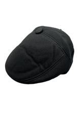 Load image into Gallery viewer, Svartur flat cap m/eyrnahlífum - One size
